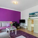 Vronis Apartment *